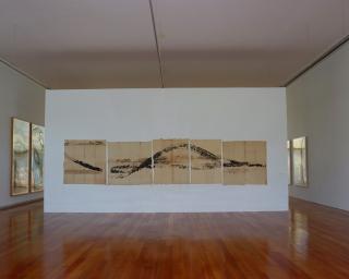 Aveiro: Exposição “Pedro Calapez – deste espaço luminoso e obscuro” com iniciativas de serviço educativo.