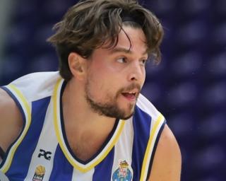 Illiabum surpreende com a contração de Pedro Pinto.