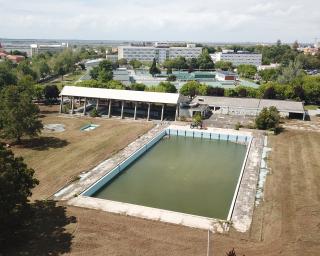 Aveiro: Sábado investiga ligações familiares e valorização de terrenos das antigas piscinas.