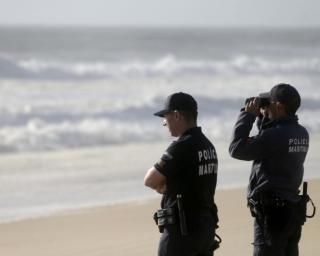 Retomadas buscas por jovem desaparecido no mar da Praia da Barra.