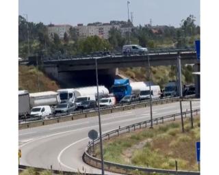 Rebentamento de pneu condicionou circulação na A25.
