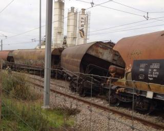 Gafanha da Nazaré: Comboio de mercadorias descarrila à saída do Porto de Aveiro.