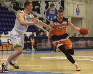 Basquetebol: Esgueira perdeu no Dragão.