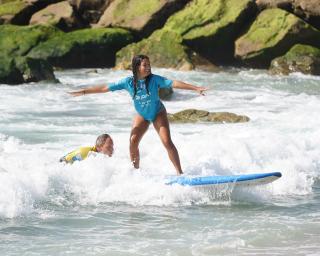 Surf no feminino junta tribo do surf na Costa Nova.
