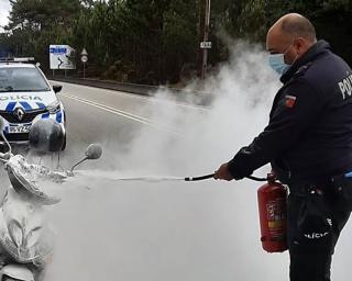  PSP de Ovar extinguiu incêndio em ciclomotor de idoso.