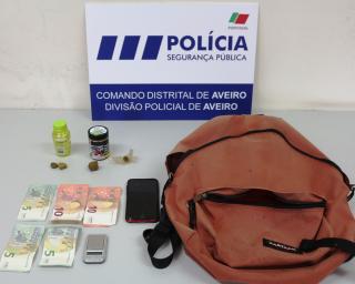 PSP de Aveiro deteve dois jovens por suspeita de tráfico de estupefacientes.