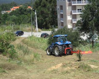 Câmara de Oliveira do Bairro vai limpar terrenos junto a zonas industriais.