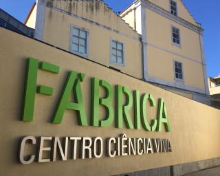 Filomena Cardoso Martins participa em conferência sobre o mar na Fábrica da Ciência de Aveiro.