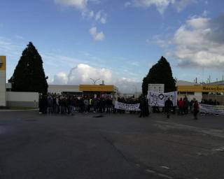 Trabalhadores da Renault em greve pedem menos pressão no trabalho.