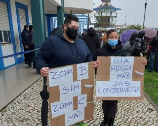 Mariscadores querem garantias de voltar à apanha de bivalves na maior zona da ria.