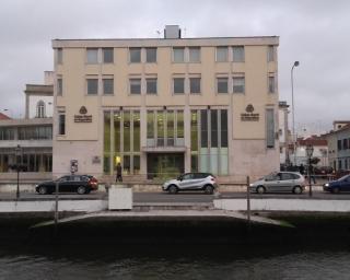 Obras na rua Clube dos Galitos condicionam acesso à principal avenida de Aveiro.