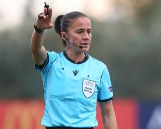 Futebol: Sandra Bastos chamada a jogo da Liga dos Campeões.