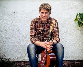 Digressão do inglês Scott Matthews passa pela Vista Alegre.
