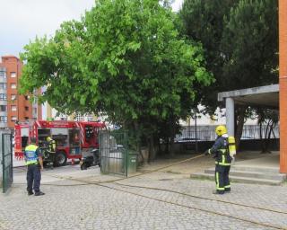 Aveiro: Bombeiros participaram em simulacro na Escola de Santiago.