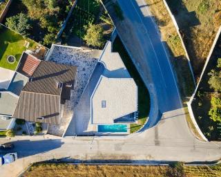 Ricardo e Sofia Senos guiam visita para olhar por dentro arquitetura em Ílhavo.