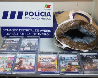 PSP - Aveiro: Quatro mulheres apanhadas a roubar em estabelecimento comercial.