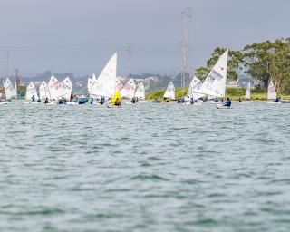 Cerca de uma centena de velejadores participaram na “Regata Cidade de Aveiro”.