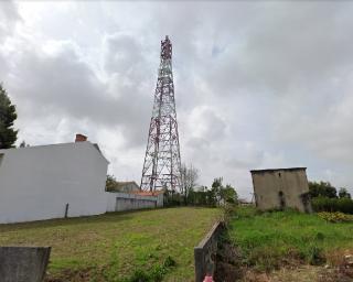 dois individuos subiram ao topo de torre de telecomunicacoes