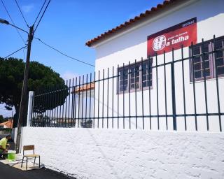 Secretário de Estado da Juventude e do Desporto visita oficinas da Tulha no Dia Mundial da Juventude.