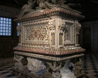 Irmandade de Santa Joana Princesa investe Irmãos Honorários de Santa Joana.