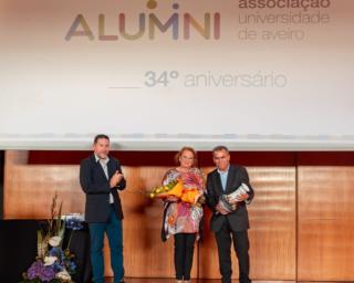 associacao de antigos alunos entrega premio reconhecimento à UA