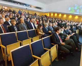 Governos devem pensar nas próximas gerações e não nas próximas eleições” - Reitor da UA. Governos devem pensar nas próximas gerações e não nas próximas eleições” - Reitor da UA.