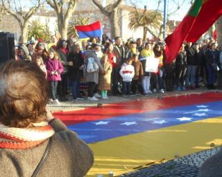 Aveiro coloca 400 cidadãos na rua num apelo à realização de eleições na Venezuela.