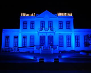 Biblioteca Municipal João Grave assinalou aniversário das Nações Unidas iluminando-se de azul.